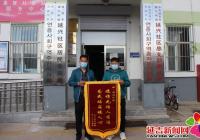 延興社區(qū)：社區(qū)服務暖人心 居民致謝送錦旗